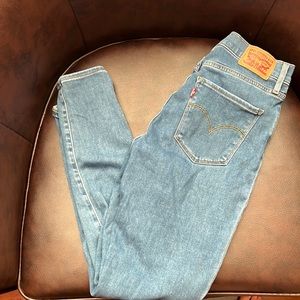 Levi 720 Super Skinny High Rise Jean